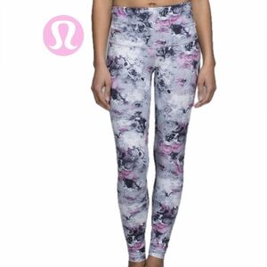 NWOT! LULULEMON 🍋 Women’s Wunder Under Tights Pink/White/Deep Navy Size 6